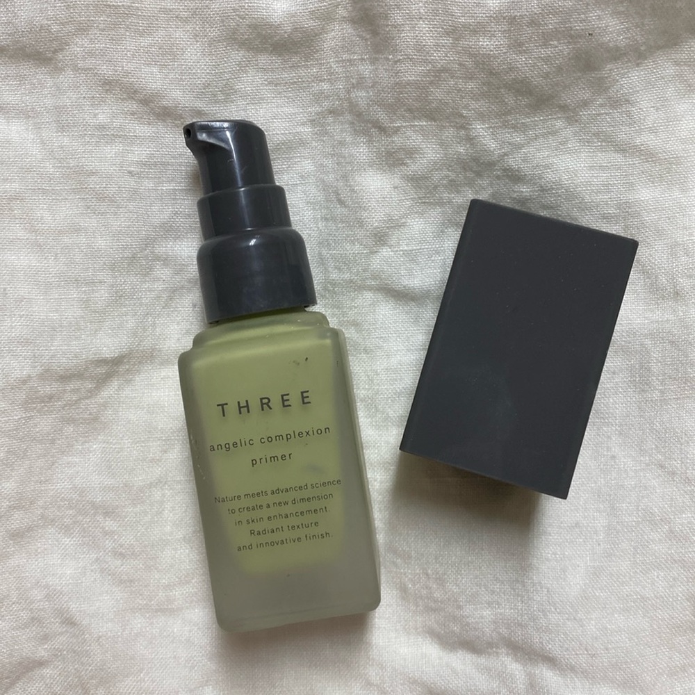THREE  THREE Angelic Complexion Primer